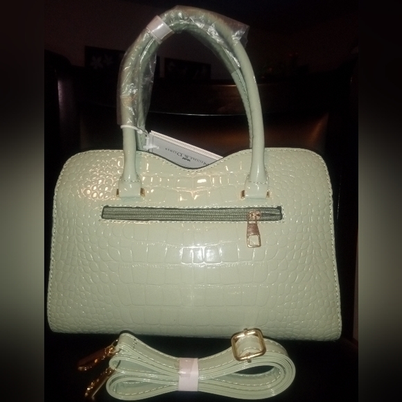 New Handbag - Picture 5 of 8